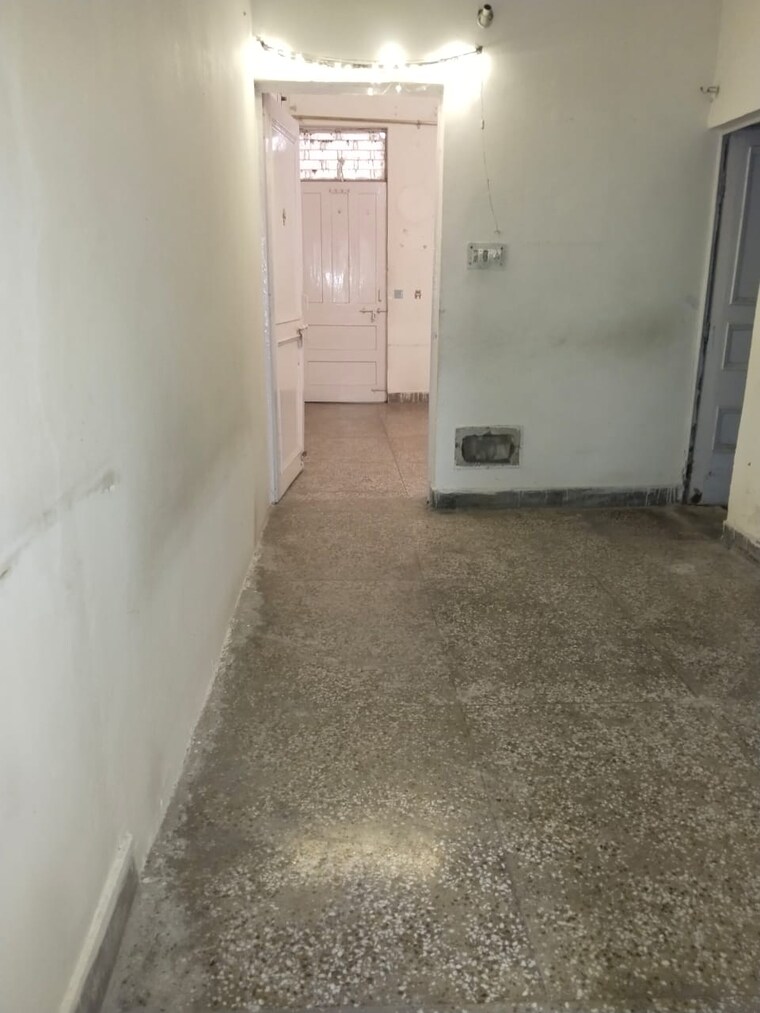 Room, ashoka-enclave-3 1 RK 450 Sq.Ft. Builder Floor In Sector 35 Faridabad 9571706