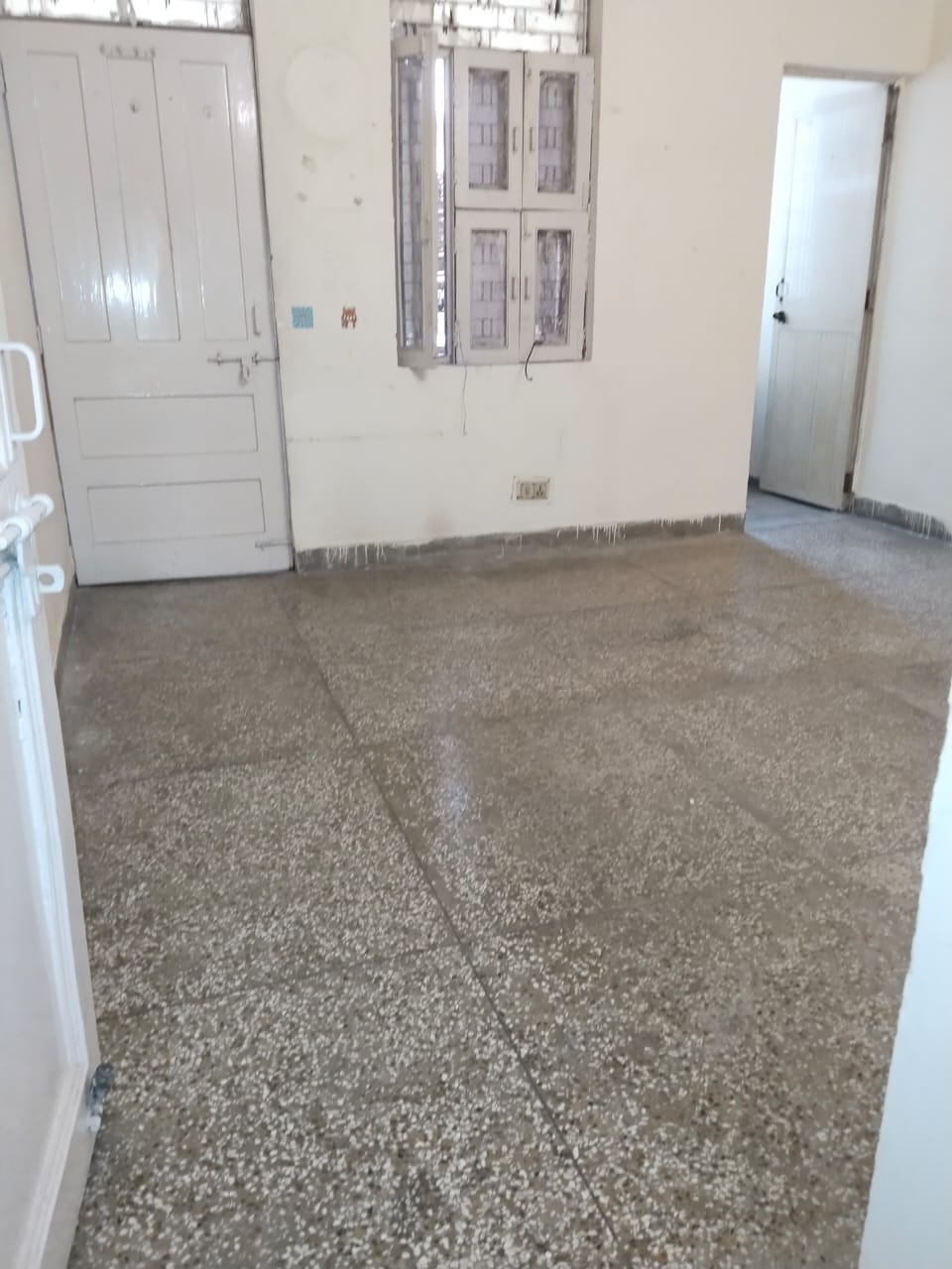 1 Rk  450 Sq.Ft. Builder Floor in Ashoka Enclave 3