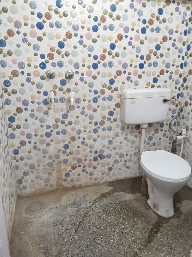 Bathroom, ashoka-enclave-3 1 RK 450 Sq.Ft. Builder Floor In Sector 35 Faridabad 9571706