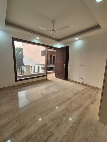 Room in 3 BHK Builder Floor at Sushant Residency F Block, Sushant Lok Iii – for Rent