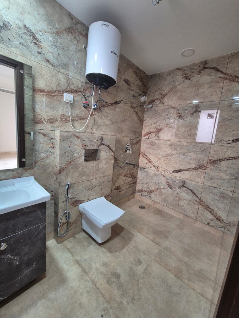 Bathroom, sushant-residency-f-block 3 Bedroom 2500 Sq.Ft. Builder Floor In Sushant Lok Iii Gurgaon 9571665