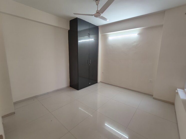 Room, tulip-violet 3 Bedroom 1578 Sq.Ft. Apartment In Sector 69 Gurgaon 9571683