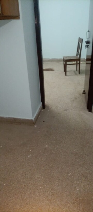 Room in 2 BHK Apartment at Gandhi Maidan – for Rent