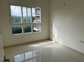 Room in 3 BHK Apartment at Godrej Aqua, International Airport Road – for Sale