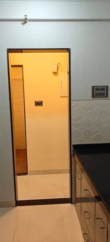 1 BHK Apartment For Rent in Shiv Shakti Tower 28, Malad East