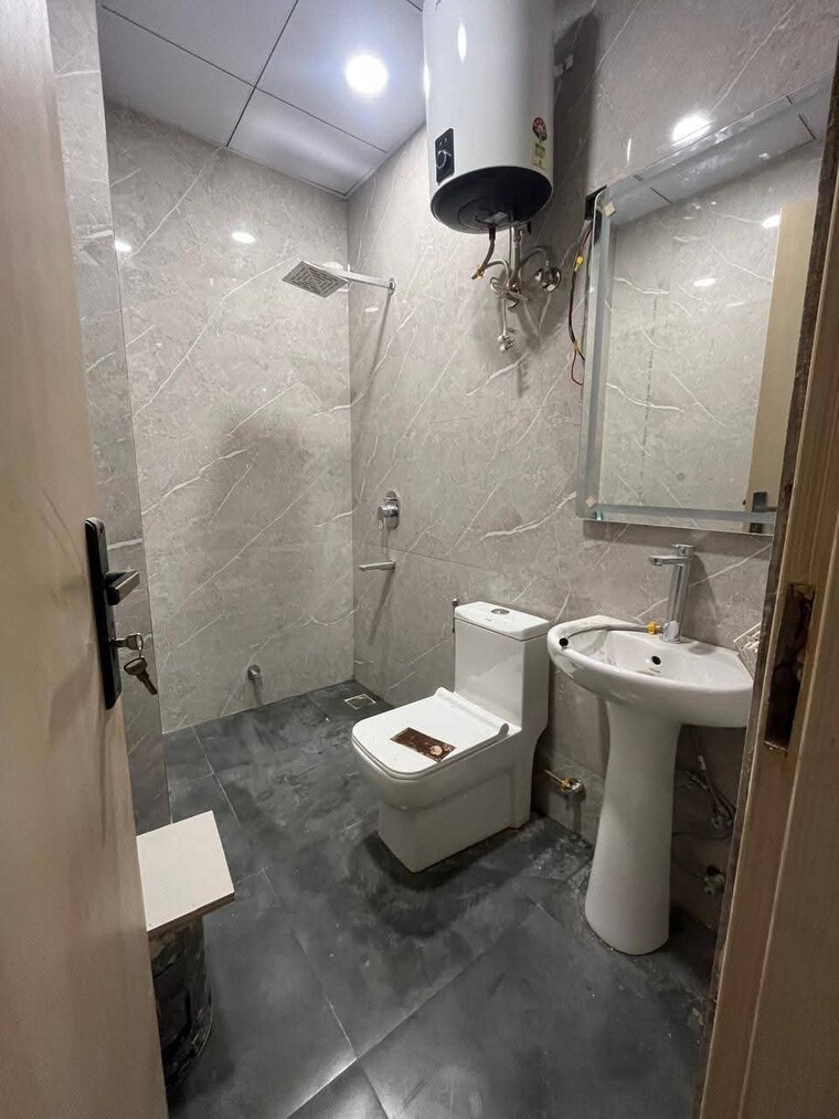 Bathroom, freedom fighters enclave 2 Bedroom 2000 Sq.Ft. Builder Floor In Freedom Fighters Enclave Delhi 9571865