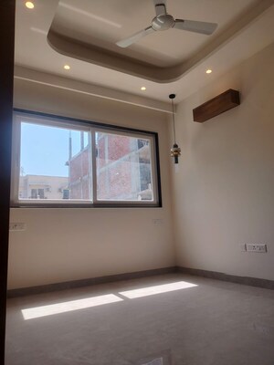 Room in 4 BHK Builder Floor at BPTP Green Oaks, Sector 70a – for Sale