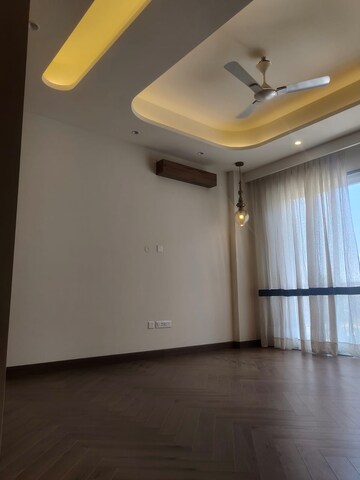 Room in 4 BHK Builder Floor at BPTP Green Oaks, Sector 70a – for Sale