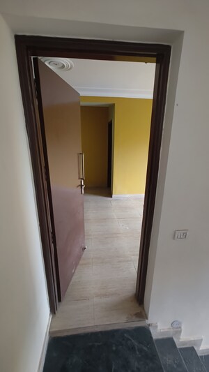 Room in 3 BHK Builder Floor at Vipul World Floors, Sector 48 – for Rent