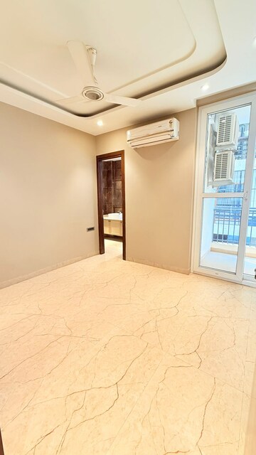 Room in 4 BHK Builder Floor at BPTP Green Oaks, Sector 70a – for Sale