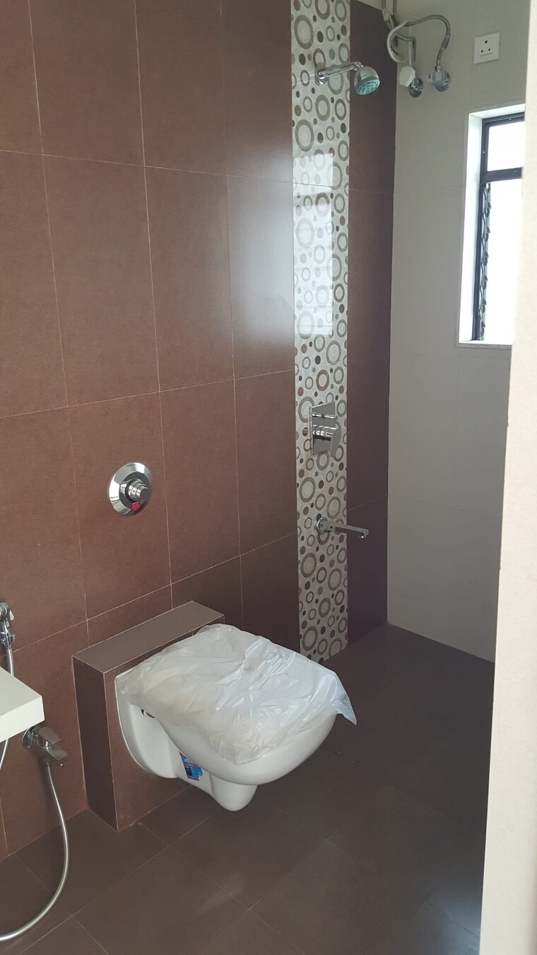 Bathroom, haware-dahlia 1 Bedroom 370 Sq.Ft. Apartment In Kasarvadavali Thane 9571735