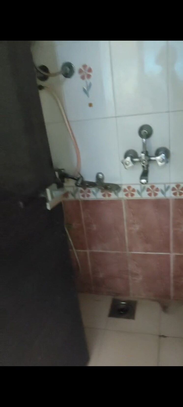 Bathroom, kurla east 2 Bedroom 600 Sq.Ft. Apartment In Kurla East Mumbai 9571775