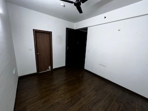 Room in 3 BHK Apartment at ATS Happy Trails, Sector 10 Greater Noida – for Rent