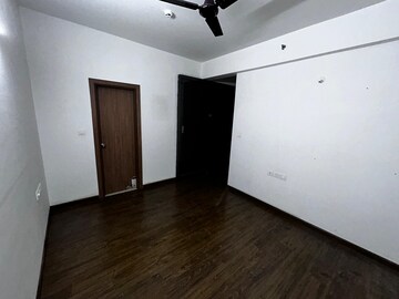 Room in 3 BHK Apartment at ATS Happy Trails, Sector 10 Greater Noida – for Rent