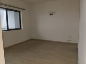 Room in 3 BHK Apartment at Ireo Skyon, Sector 60 – for Rent