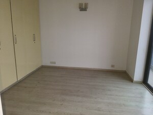 Room in 3 BHK Apartment at Ireo Skyon, Sector 60 – for Rent