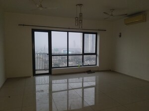 Room in 3 BHK Apartment at Ireo Skyon, Sector 60 – for Rent