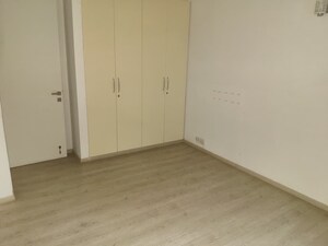 Room in 3 BHK Apartment at Ireo Skyon, Sector 60 – for Rent