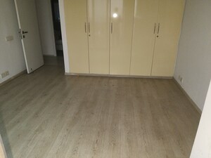 Room in 3 BHK Apartment at Ireo Skyon, Sector 60 – for Rent