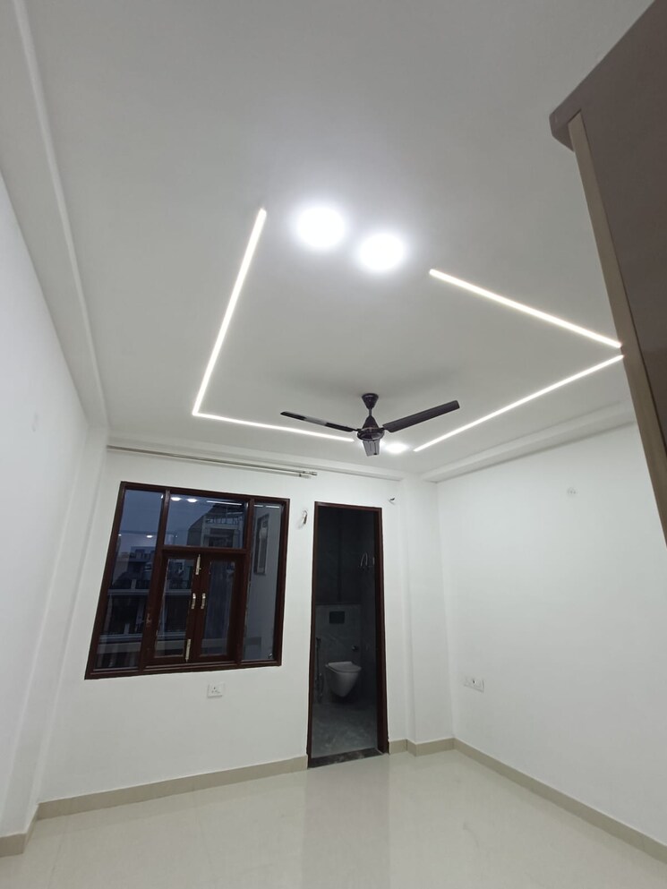 Room, sector 47 3 Bedroom 1800 Sq.Ft. Builder Floor In Sector 47 Gurgaon 9571829