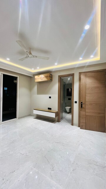 Room in 3 BHK Builder Floor at Anant Raj Ashok Estate, Sector 63a – for Sale