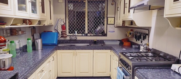 Kitchen, bandra west 3 Bedroom 1100 Sq.Ft. Apartment In Bandra West Mumbai 9571847