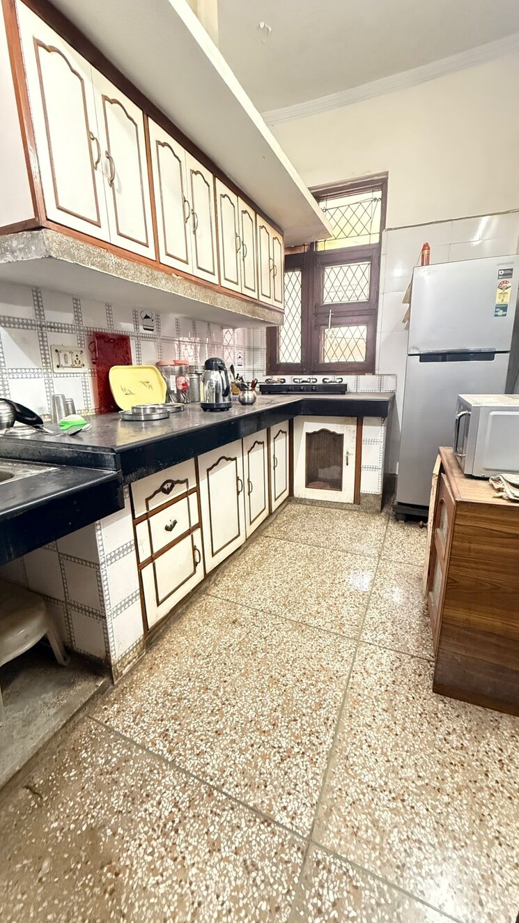 Kitchen, chattarpur 3 Bedroom 1200 Sq.Ft. Builder Floor In Chattarpur Delhi 9571915