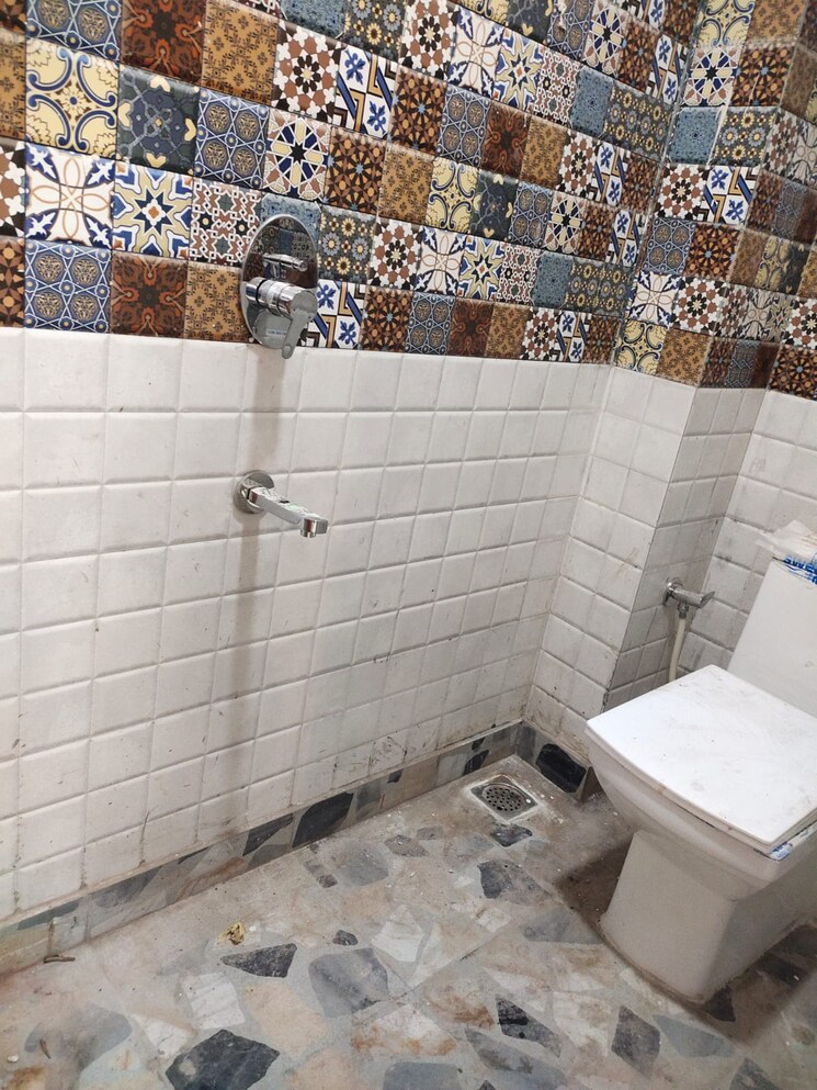 Bathroom, govindpuri 1 Bedroom 45 Sq.Yd. Builder Floor In Govindpuri Delhi 9571908