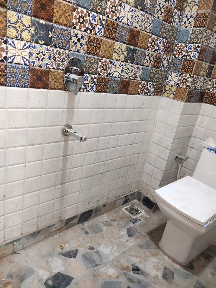 Bathroom, govindpuri 1 Bedroom 45 Sq.Yd. Builder Floor In Govindpuri Delhi 9571908