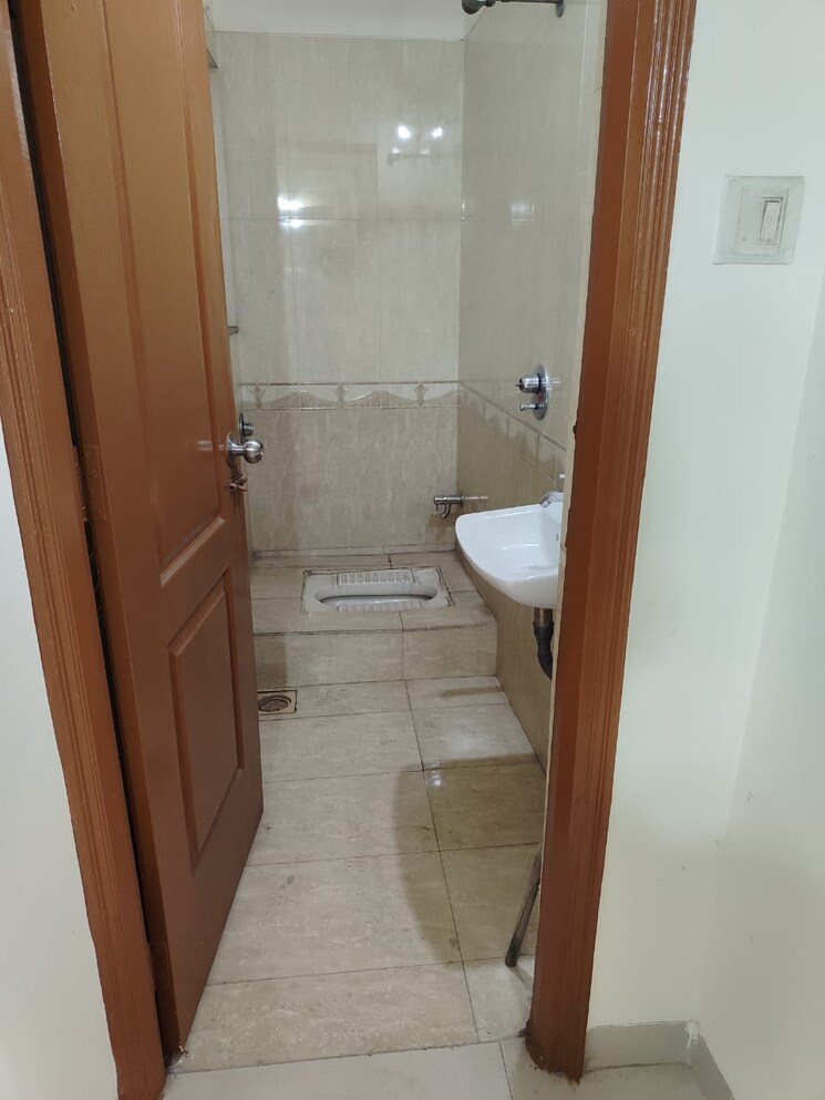 Bathroom, tharwani-heritage 2 Bedroom 1000 Sq.Ft. Apartment In Kharghar Sector 7 Navi Mumbai 9571861