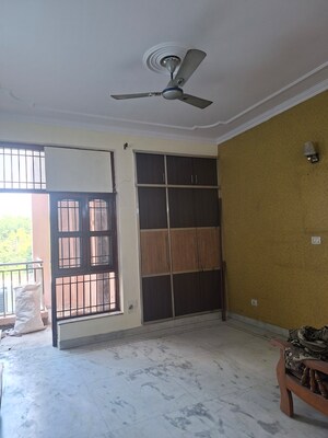 Room in 3 BHK Independent House at Sector 48 – for Rent