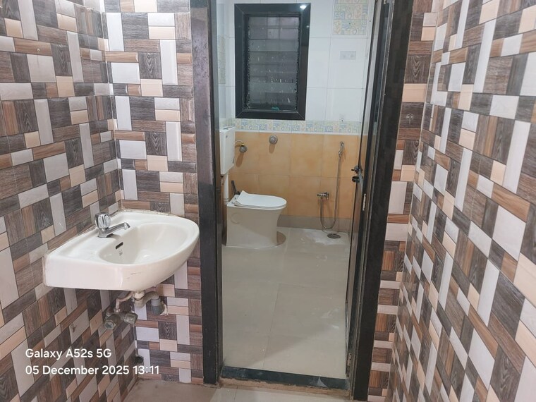 Bathroom, sanpada sector 1 3 Bedroom 1450 Sq.Ft. Apartment In Sanpada Sector 1 Navi Mumbai 9571936