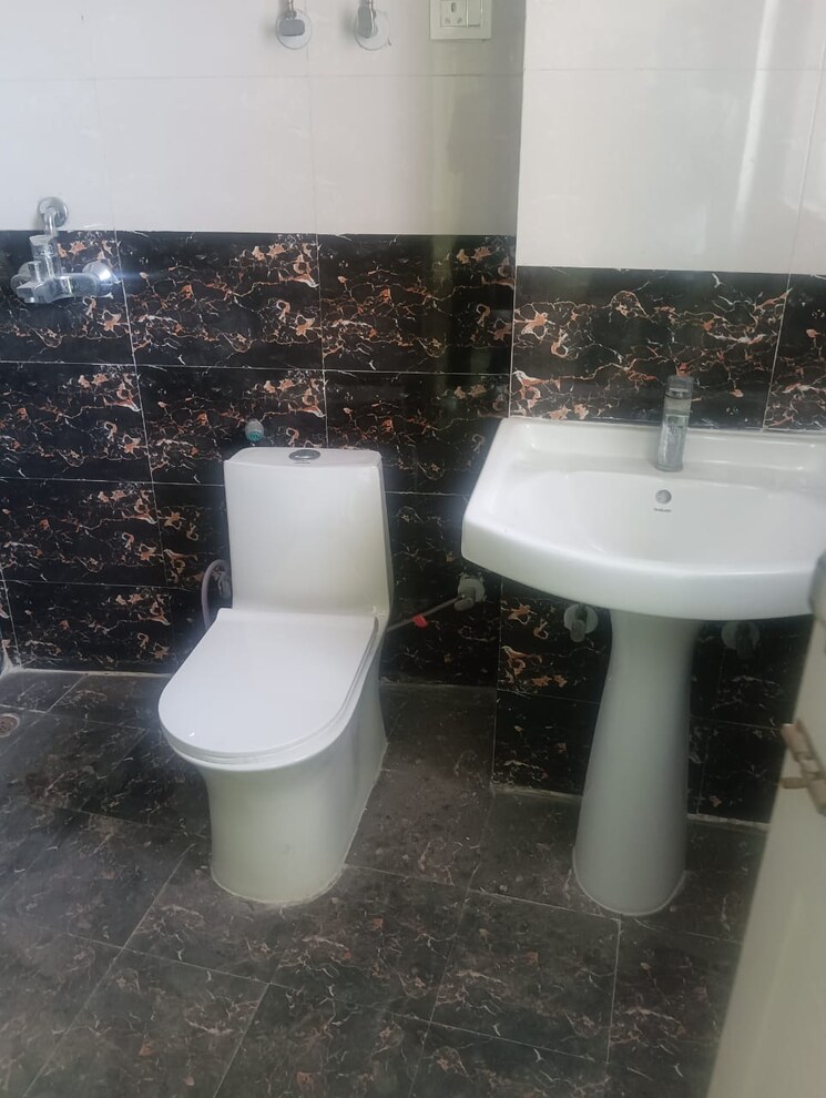 Bathroom, migsun-twinz 3 Bedroom 1250 Sq.Ft. Apartment In Eta Ii Greater Noida Greater Noida 9571932