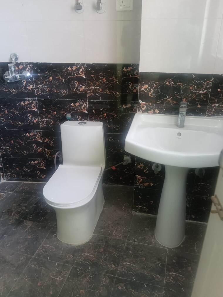 Bathroom, migsun-twinz 3 Bedroom 1250 Sq.Ft. Apartment In Eta Ii Greater Noida Greater Noida 9571932