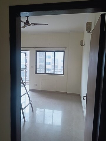 Room in 4 BHK Apartment at Ardee City Palm Grove Heights, Sector 52 – for Rent