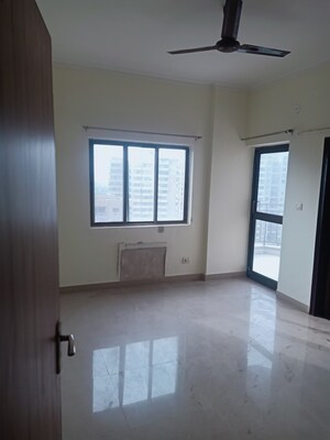 Room in 4 BHK Apartment at Ardee City Palm Grove Heights, Sector 52 – for Rent