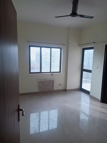 Room in 4 BHK Apartment at Ardee City Palm Grove Heights, Sector 52 – for Rent