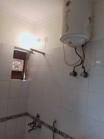 Bathroom in 4 BHK Apartment at Ardee City Palm Grove Heights, Sector 52 – for Rent