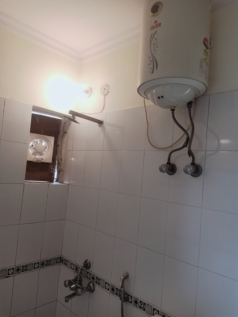 Bathroom, ardee-city-palm-grove-heights 4 Bedroom 2480 Sq.Ft. Apartment In Sector 52 Gurgaon 9572013