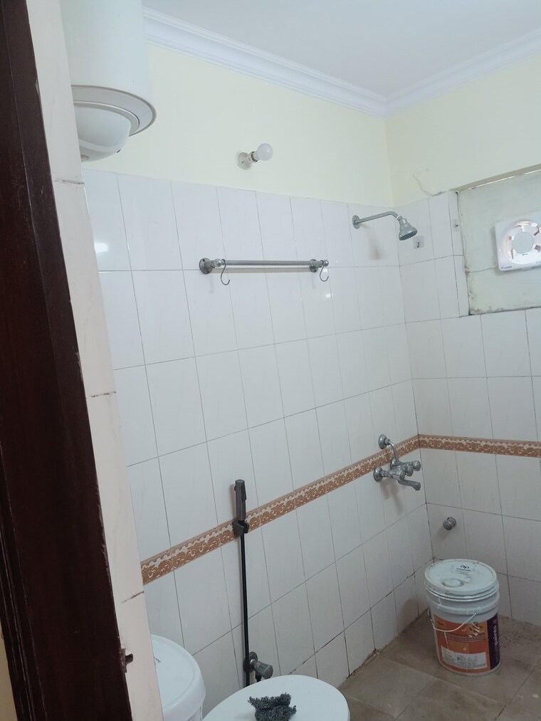 Bathroom, ardee-city-palm-grove-heights 4 Bedroom 2480 Sq.Ft. Apartment In Sector 52 Gurgaon 9572013