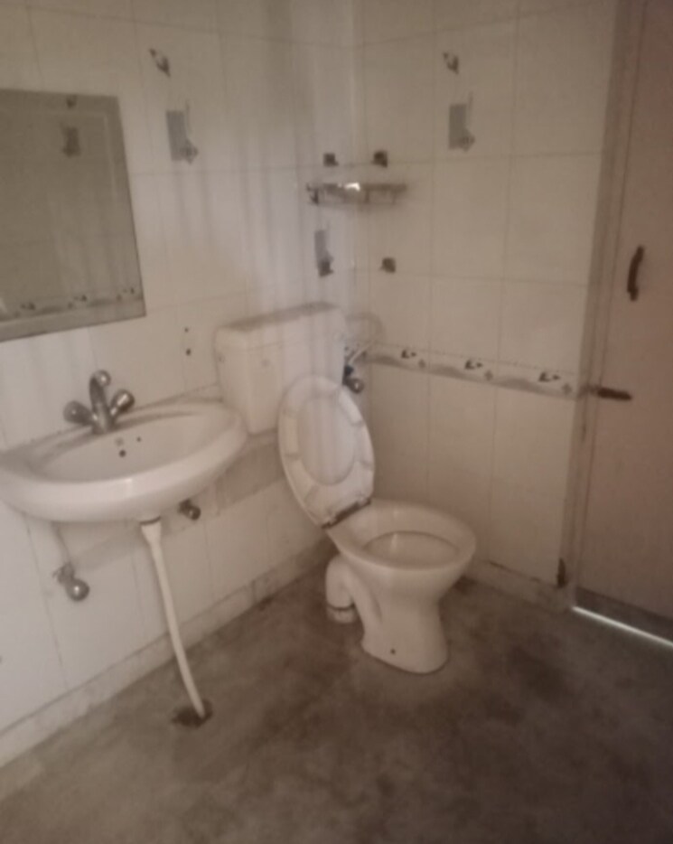 Bathroom, vikas nagar 2 Bedroom 950 Sq.Ft. Independent House In Vikas Nagar Lucknow 9572103