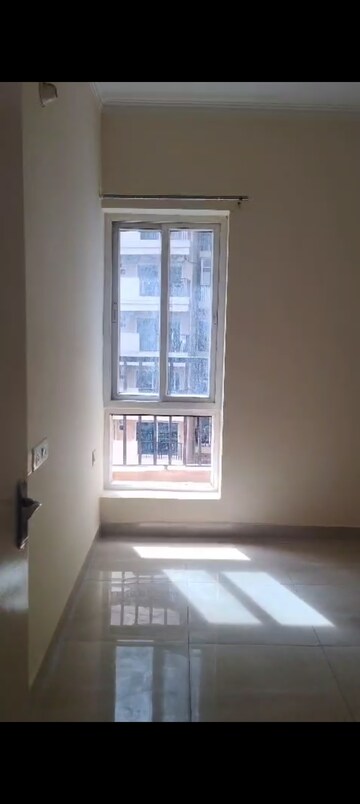 Room in 2 BHK Apartment at Gaur City 2 - 14th Avenue, Sector 16c Greater Noida – for Rent