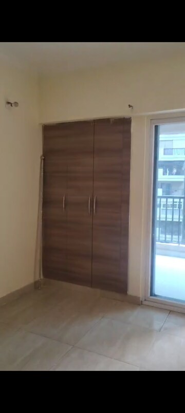 2 BHK Apartment For Rent in Gaur City 2 - 14th Avenue, Sector 16c Greater Noida