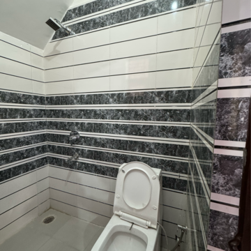 Attached Bathroom in 3 BHK Independent House at Guru Teg Bahadur Nagar – for Sale