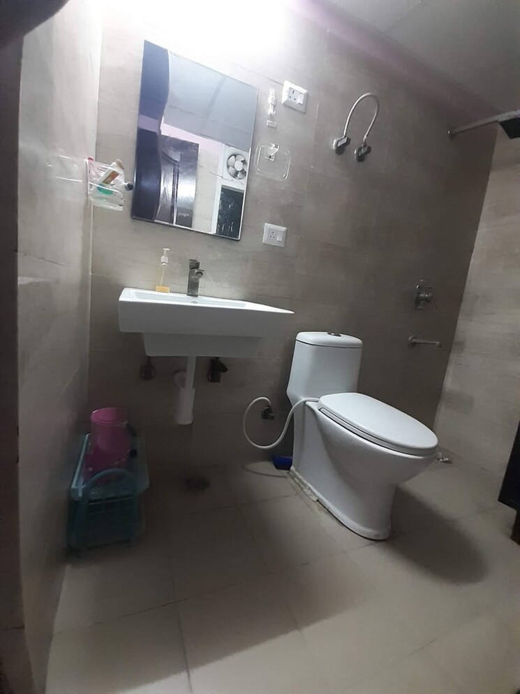 Bathroom, sethi-max-royal 2 Bedroom 940 Sq.Ft. Apartment In Sector 76 Noida 9572160