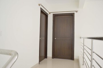 Room in 4 BHK Apartment at Unishire The Ledge, Jakkuru – for Rent
