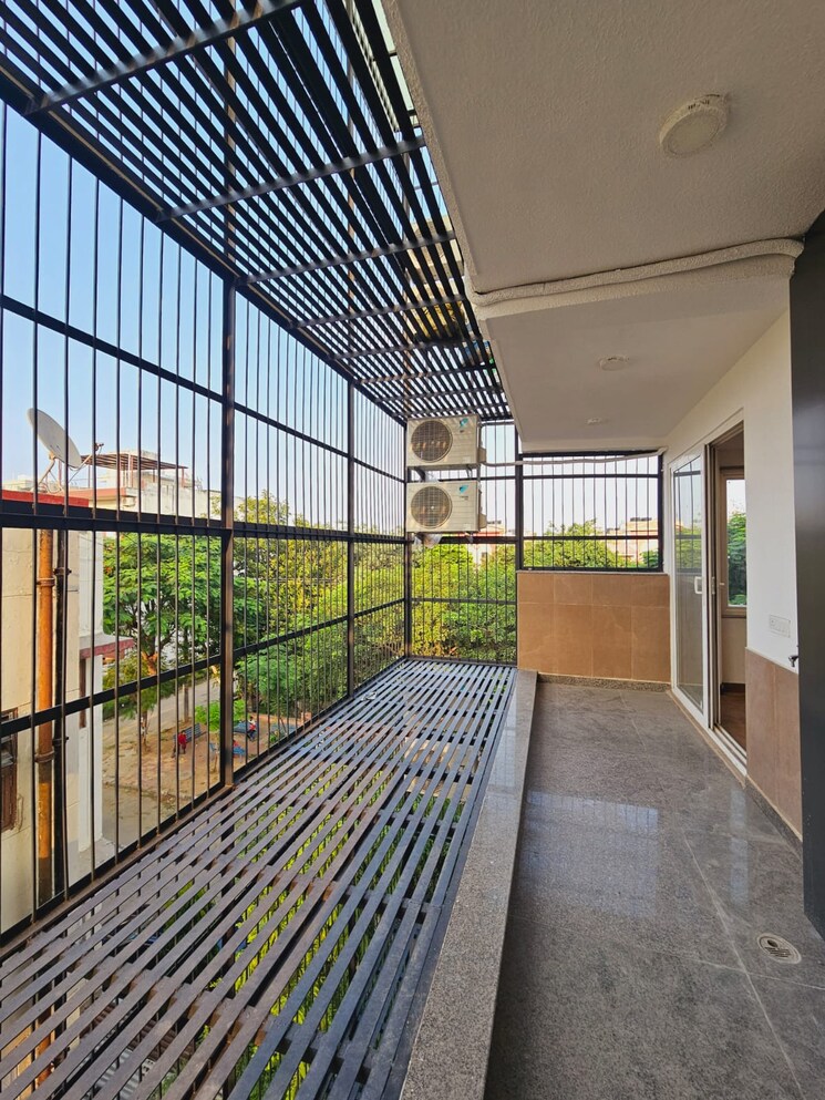 Balcony, vipul-world-floors 4 Bedroom 500 Sq.Yd. Builder Floor In Sector 48 Gurgaon 9572231