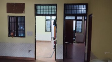 Room in 4 BHK Independent House at Kalindi Vihar – for Sale