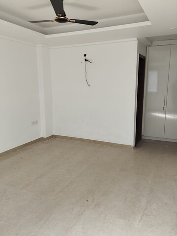 Room in 3 BHK Builder Floor at Vipul World Plots, Sector 48 – for Rent