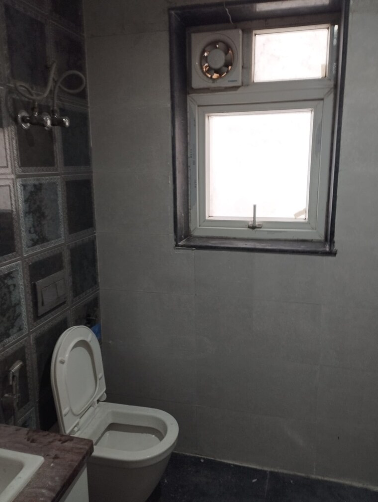 Bathroom, vipul-world-plots 3 Bedroom 1600 Sq.Ft. Builder Floor In Sector 48 Gurgaon 9572276